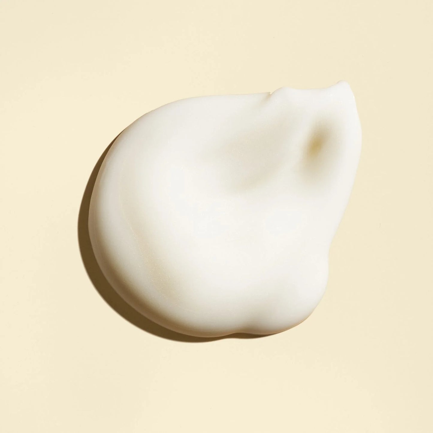 rich cream texture of Oribe Balm d’Or heat protectant for smoothing and shine