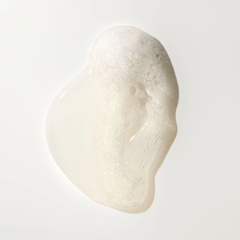 rich shampoo lather texture for gentle cleansing and strengthening hair