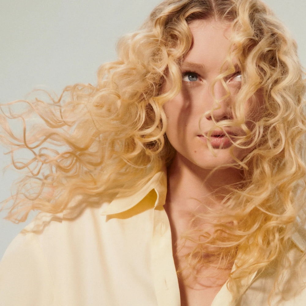 voluminous healthy curls after using strengthening hair masque for hydration and repair