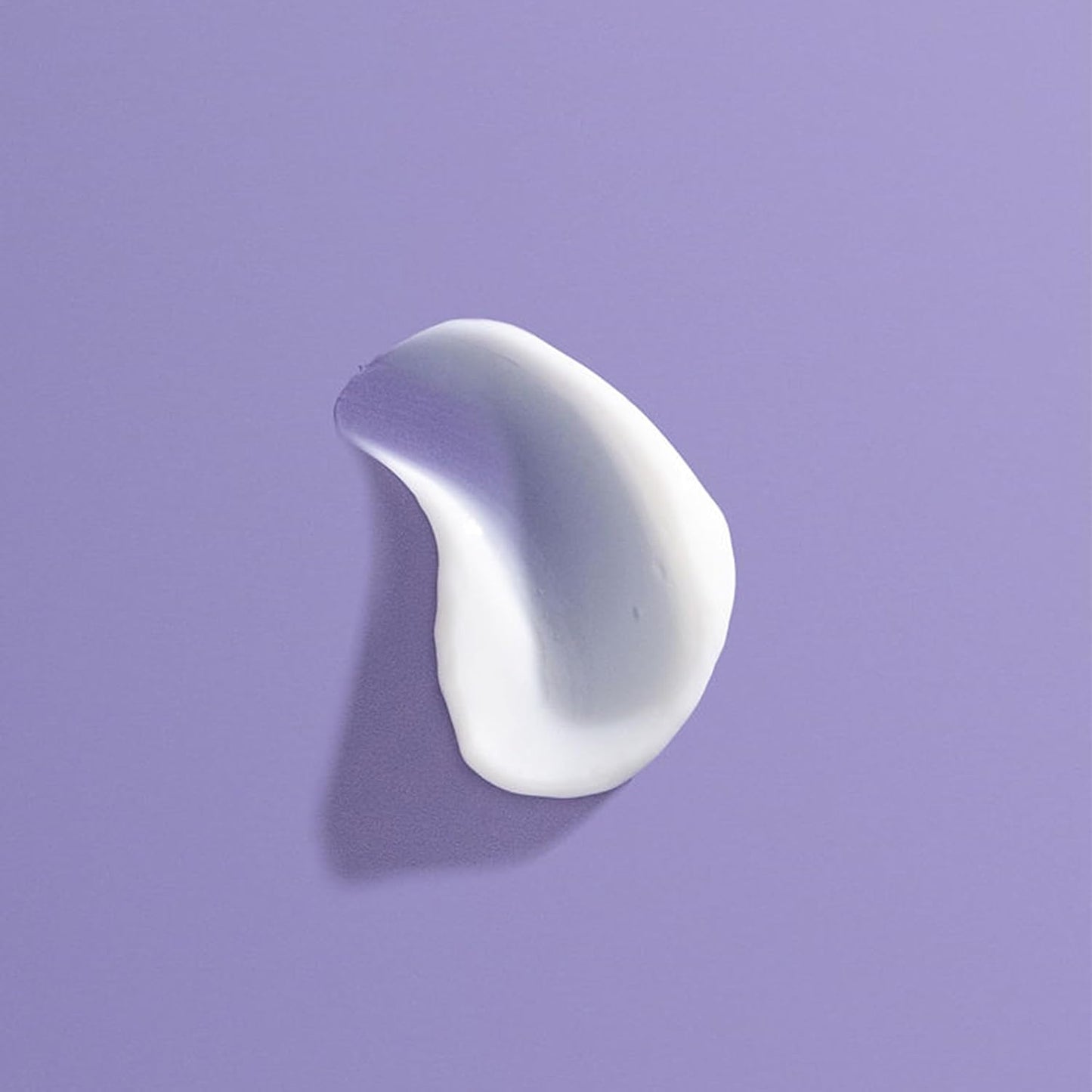 creamy conditioner texture for smoothing frizzy hair and improving softness manageability and shine